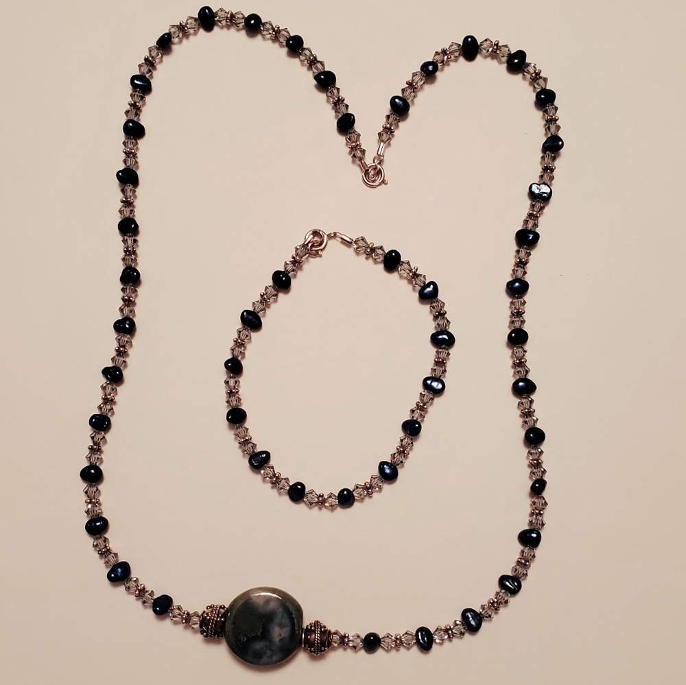 🎊HP🎊 Handcrafted Swarovski & Blue Pearl Necklace Set - Picture 10 of 10